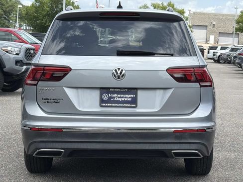 Used 2020 Volkswagen Tiguan SE w/ Panoramic Sunroof Package FWD image 5