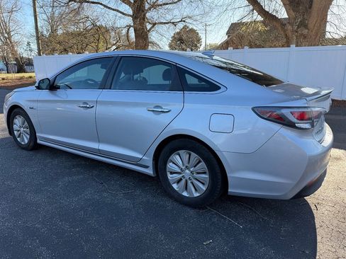 Used 2017 Hyundai Sonata SE image 3