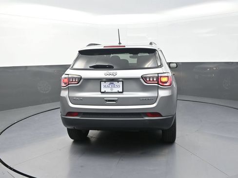 Used 2018 Jeep Compass Sport AWD/4WD image 9