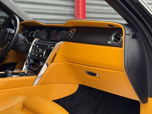 Used 2021 Rolls-Royce Cullinan Base image 18