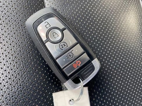 Used 2022 Ford Escape Titanium image 23