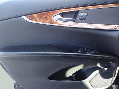 Used 2017 Lincoln MKX Select w/ Select Plus Package image 21