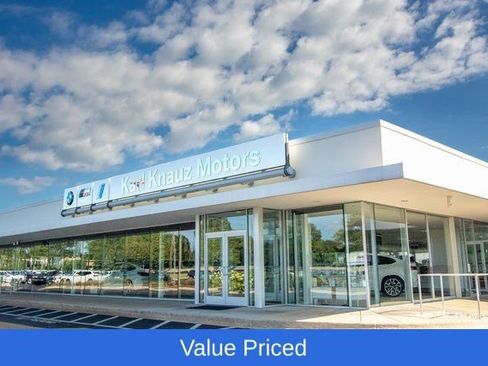 Used 2025 BMW 750e xDrive w/ Premium Package AWD/4WD image 28