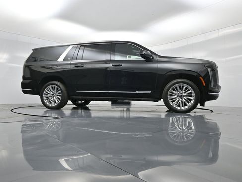 Used 2025 Cadillac Escalade ESV Premium Luxury image 39