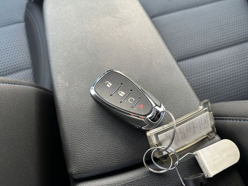 Used 2025 Chevrolet Trax LT image 22