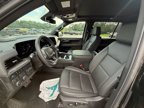 Used 2026 Chevrolet Suburban Z71 w/ Comfort Package AWD/4WD image 3