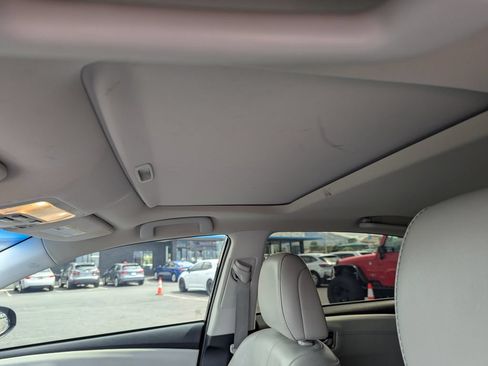 Used 2015 Toyota Avalon Limited w/ Technology Package FWD image 28