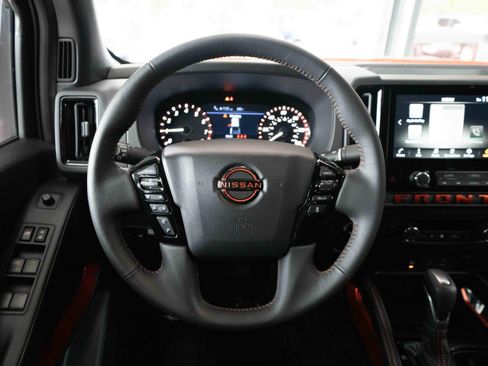 Used 2025 Nissan Frontier PRO-4X AWD/4WD image 21