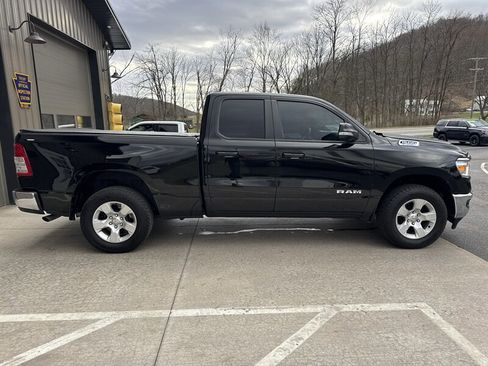 Used 2022 RAM 1500 Big Horn AWD/4WD image 3