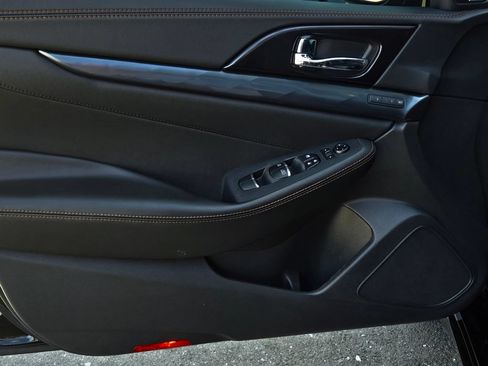 Used 2019 Nissan Maxima SR w/ Premium Package FWD image 11