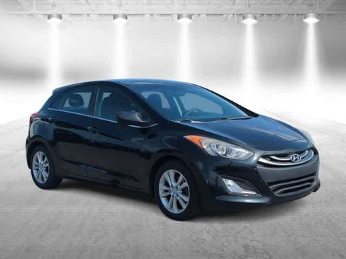 Used 2015 Hyundai Elantra GT FWD image 2