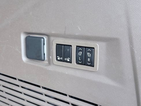 Used 2022 GMC Yukon Denali w/ Denali Premium Package image 9