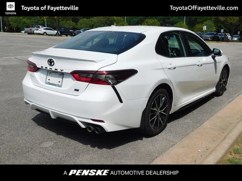 Used 2023 Toyota Camry SE FWD image 4