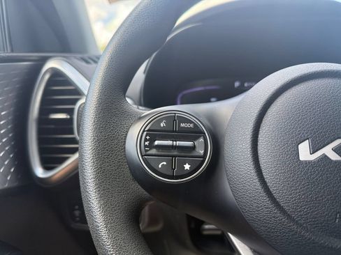 Used 2025 Kia Soul LX w/ LX Technology Package FWD image 21