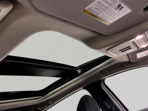 Used 2025 Nissan Kicks SV w/ SV Premium Package image 27