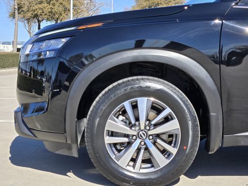 Used 2024 Nissan Pathfinder SL image 11