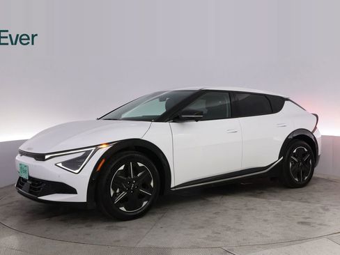 Used 2025 Kia EV6 Wind RWD image 18