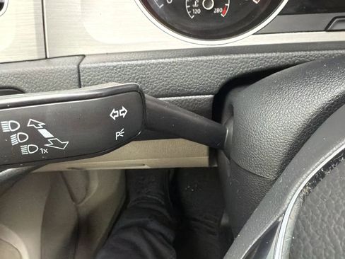 Used 2016 Volkswagen Golf Limited Edition image 14