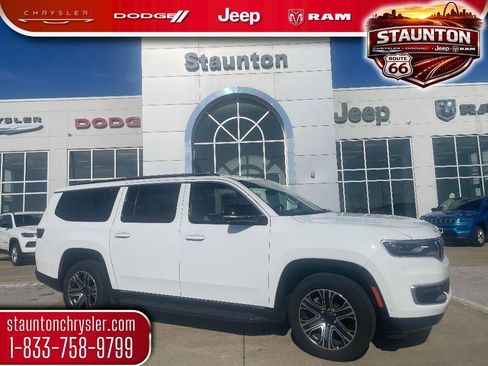 Used 2024 Jeep Wagoneer L Series II w/ Flexible Seating Group AWD/4WD image 1