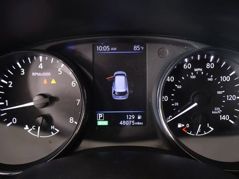 Used 2018 Nissan Rogue SV FWD image 4