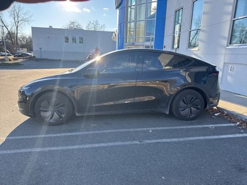 Used 2026 Tesla Model Y Long Range image 3