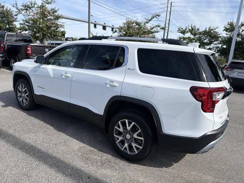 Used 2023 GMC Acadia SLT w/ Preferred Package FWD image 4