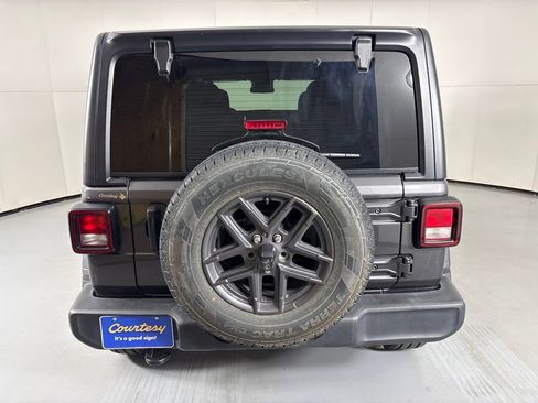 Used 2025 Jeep Wrangler Unlimited Sport AWD/4WD image 7