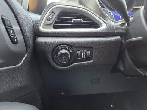 New 2026 Chrysler Pacifica Select FWD image 40