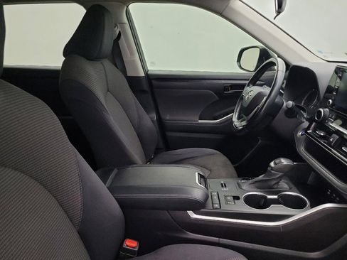 Used 2022 Toyota Highlander LE image 21