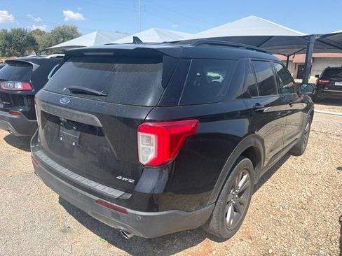 Used 2022 Ford Explorer XLT w/ Equipment Group 202A AWD/4WD image 4