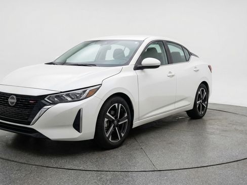 Used 2025 Nissan Sentra SV image 3