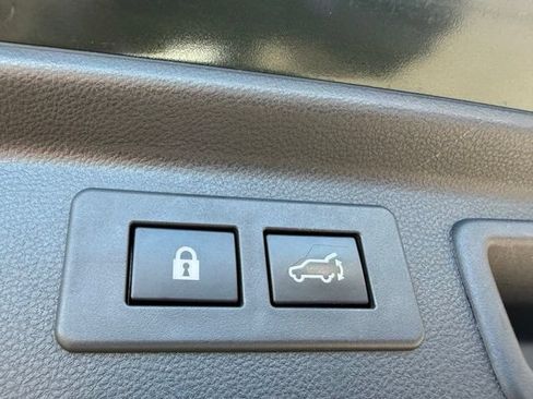 Used 2022 Subaru Forester Premium AWD/4WD image 12