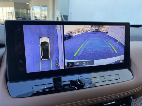 Used 2025 Nissan Rogue Platinum w/ Tech Package image 23