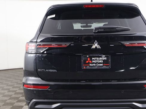 New 2026 Mitsubishi Outlander ES FWD image 14