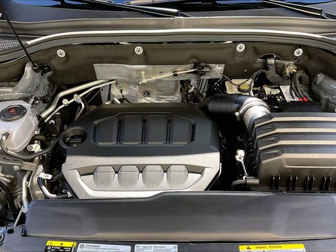 Certified 2025 Volkswagen Atlas SEL image 9