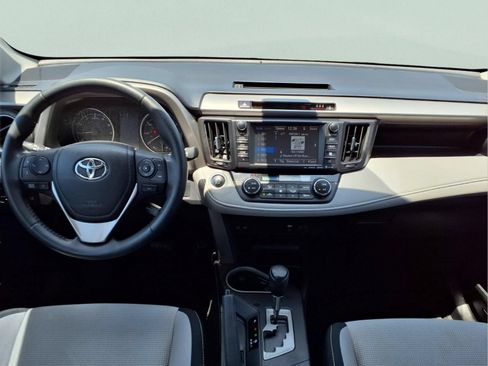 Used 2018 Toyota RAV4 XLE FWD image 13