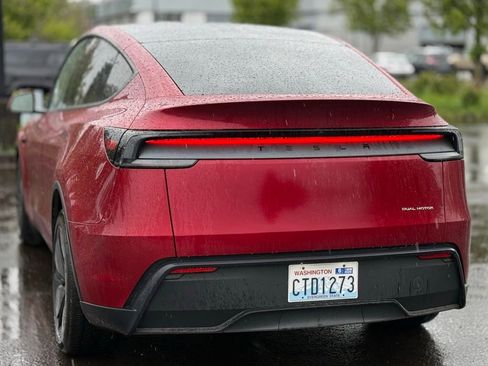 Used 2026 Tesla Model Y Long Range image 3