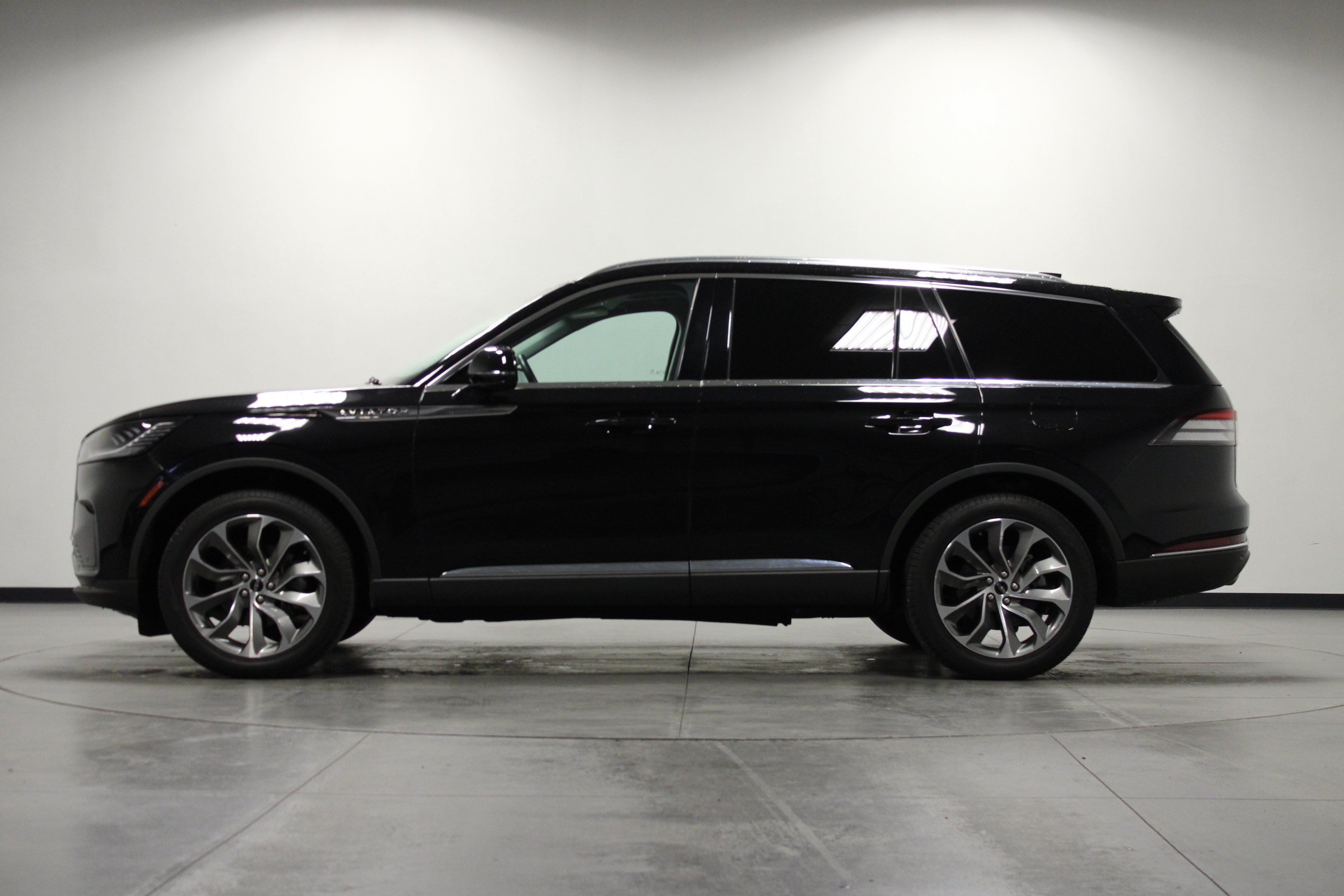 Used 2025 Lincoln Aviator AWD image 7