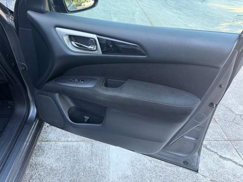 Used 2016 Nissan Pathfinder SV w/ SV Cold Weather Package image 22