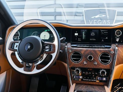 Used 2025 Rolls-Royce Cullinan image 67