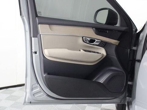 Certified 2026 Volvo XC90 B6 Plus w/ Protection Package Premier AWD/4WD image 17