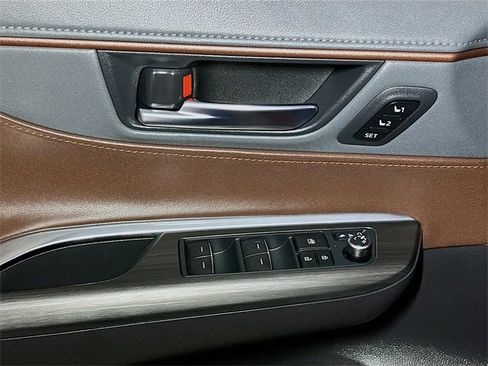 Used 2024 Toyota Venza Limited image 15