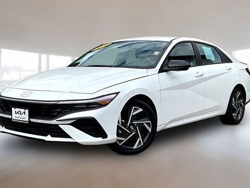Used 2025 Hyundai Elantra SEL w/ Cargo Package FWD image 1