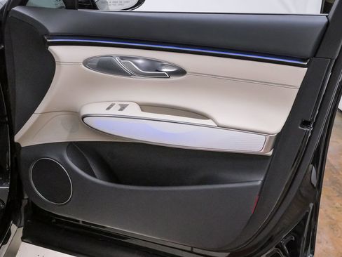 Certified 2026 Genesis GV70 2.5T Advanced image 28