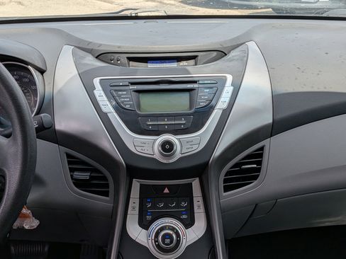 Used 2012 Hyundai Elantra GLS FWD image 17