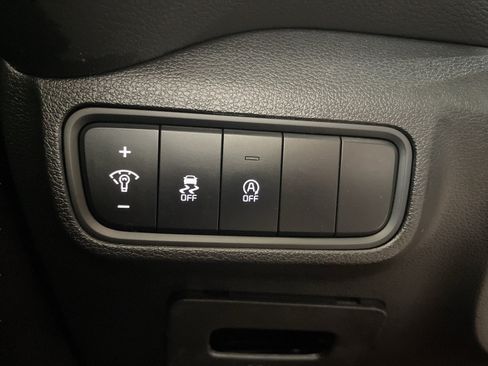 Used 2025 Kia Soul LX w/ LX Technology Package FWD image 18