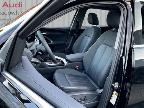 Used 2025 Audi Q5 Premium w/ Convenience Package image 21