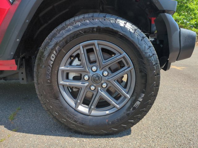 Used 2025 Jeep Wrangler Unlimited Sport AWD/4WD image 11