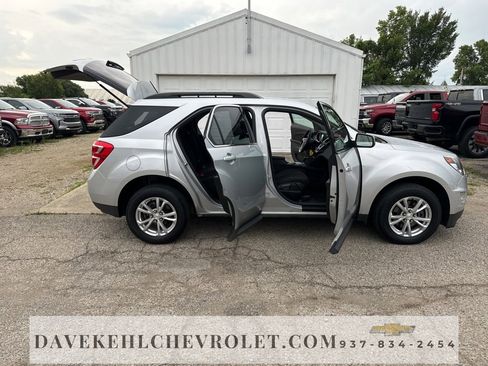 Used 2017 Chevrolet Equinox LT image 28