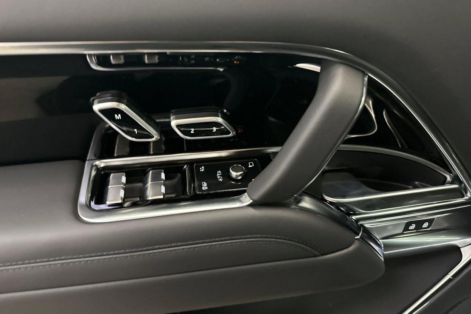 New 2026 Land Rover Range Rover SE AWD/4WD image 14